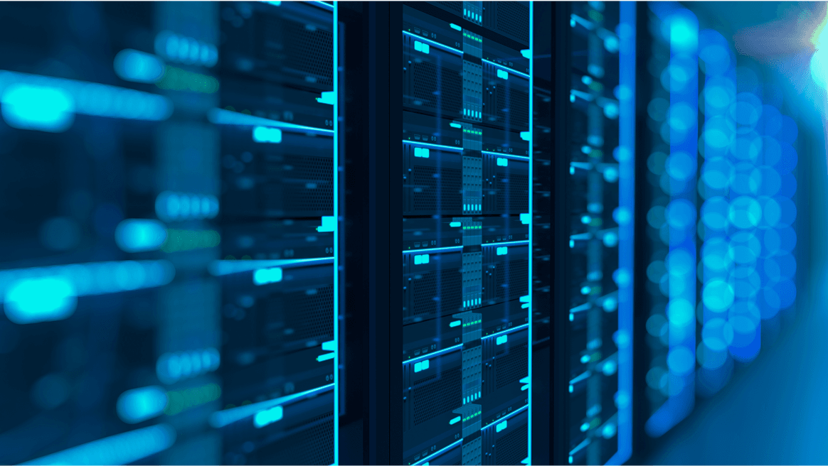 Serwery oświetlone granatowym światłem