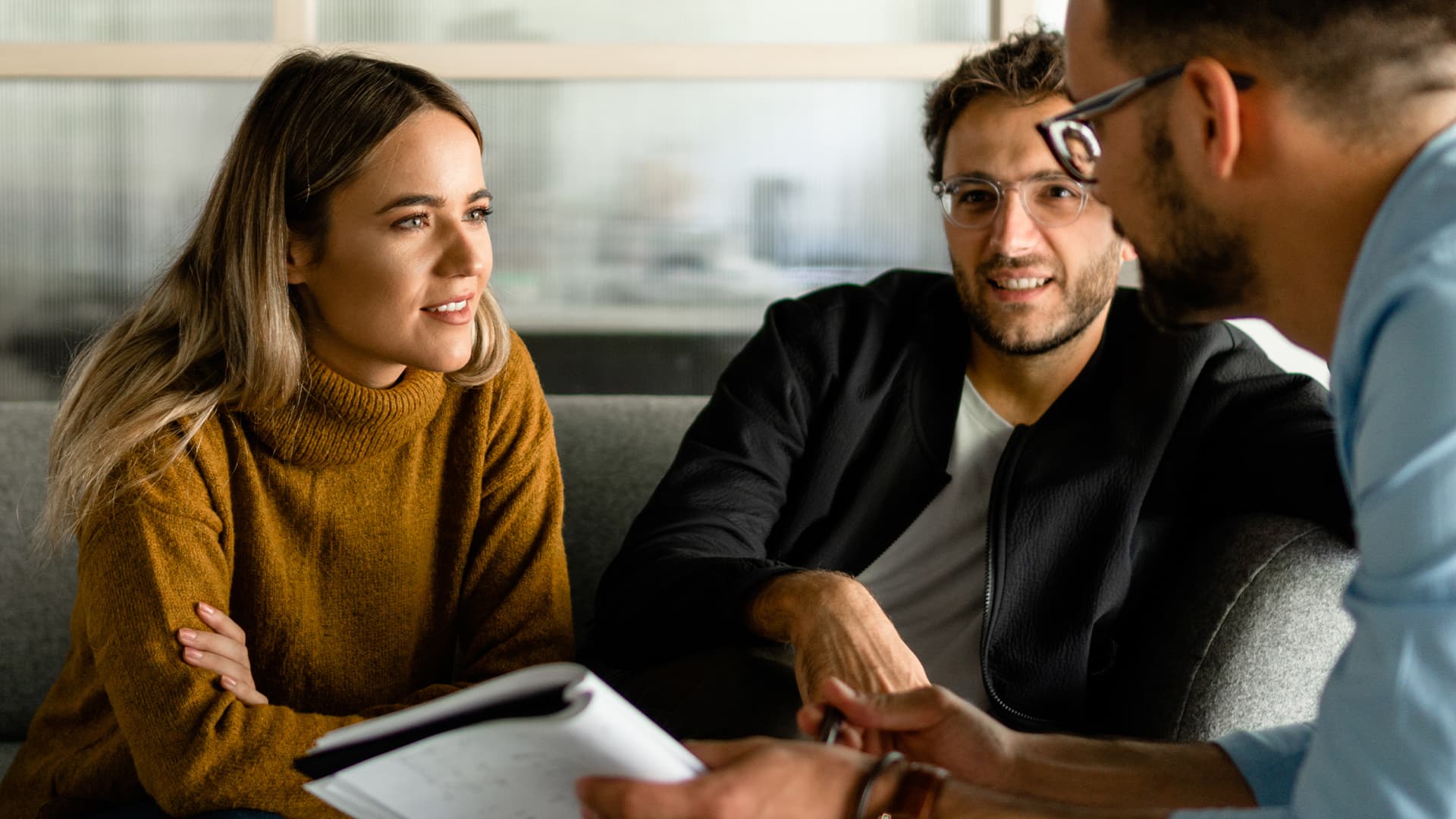 Osoby podczas rozmowy