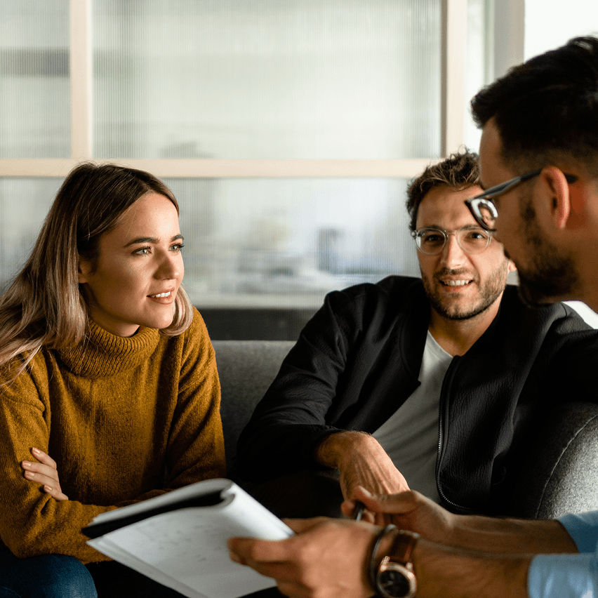 Osoby podczas rozmowy